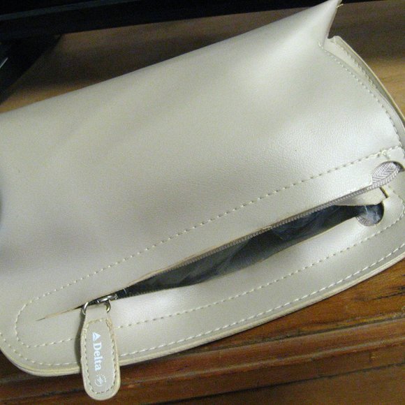 Delta Air Lines Vintage Business Class Toiletry Bag - Picture 8 of 8